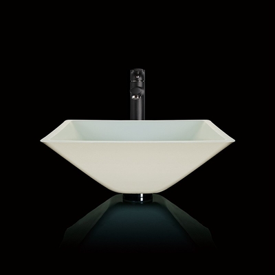 Concentre los lavabos formados del cuarto de baño laqueó el cuenco blanco de cristal moderado del fregadero del cuarto de baño