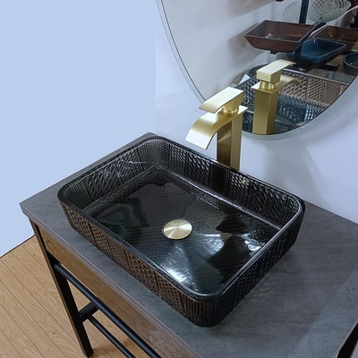 El buque rectangular de cristal hunde el cristal transparente del cuarto de baño profundo negro