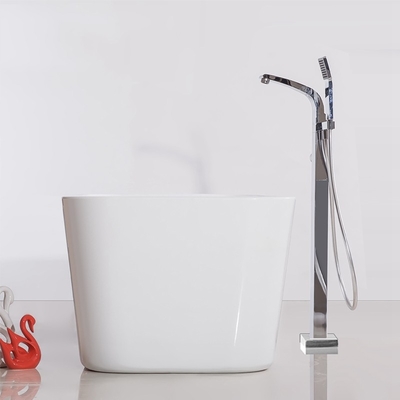 Elegante baño de remojo rectangular acrílico independiente con residuos de bañera incluidos